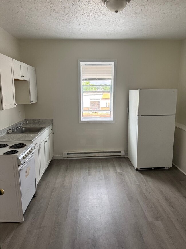 Photo - 260 N Commerce Ave Unidad 203