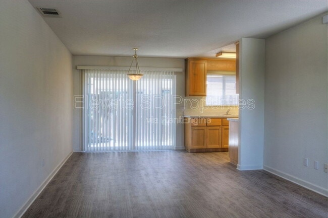 Photo - 2854 Grove Way