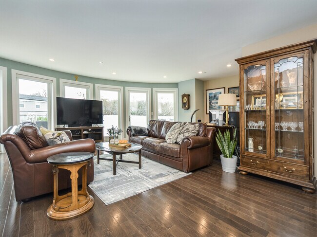 433 Main St Unit 206