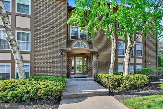 Building Photo - 2217 Woodbox Ln Unit 2217A
