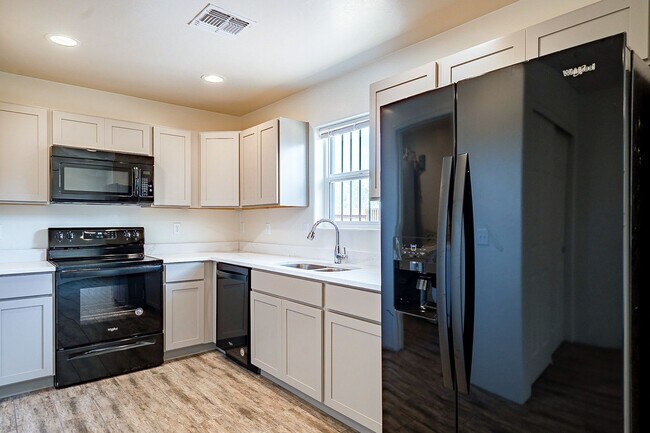 Photo - 615 S Santa Rita Ave