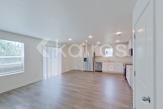 Photo - 132 George Oxford Dr
