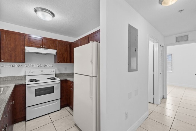 2453 W 78th St Unidad 204