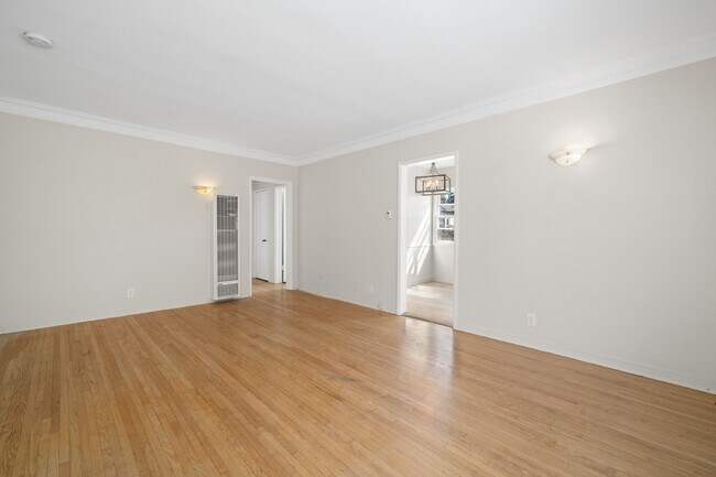 Photo - 458 N Gardner St