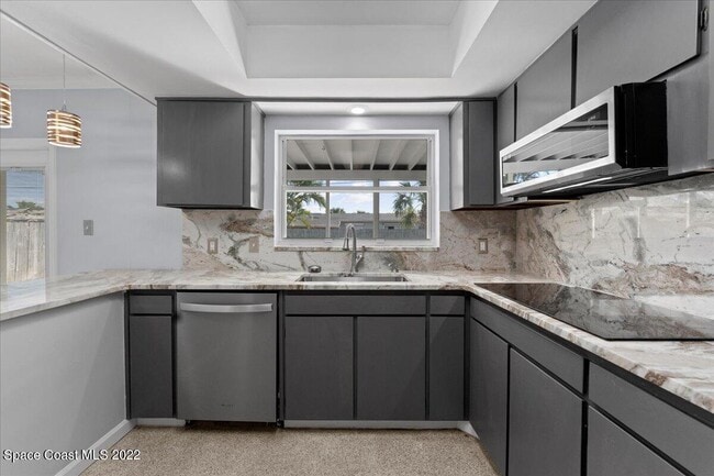 Photo - 215 Marion St
