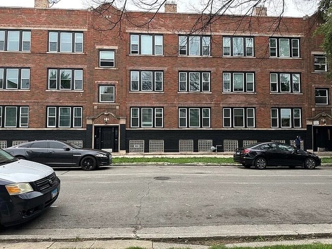 Building Photo - 2109 N Hamlin Ave Unit 3 Rental