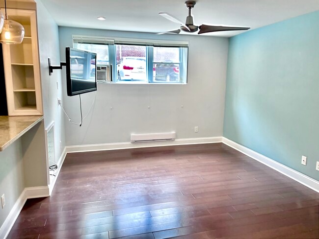 Building Photo - 2339 40th Pl NW Unit 4