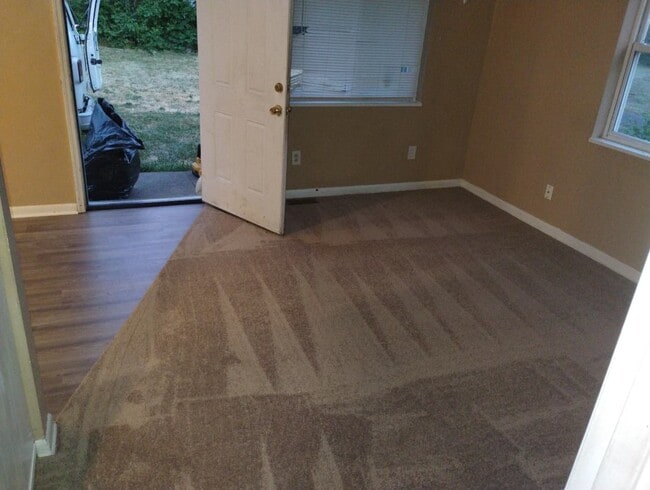 Photo - 2529 W Riverview Ave Apartamento Unidad A