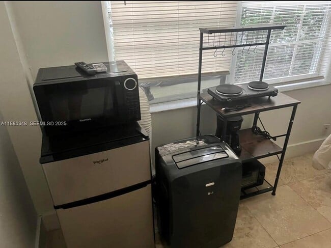 Building Photo - 1949 NE 173rd St Unit 0