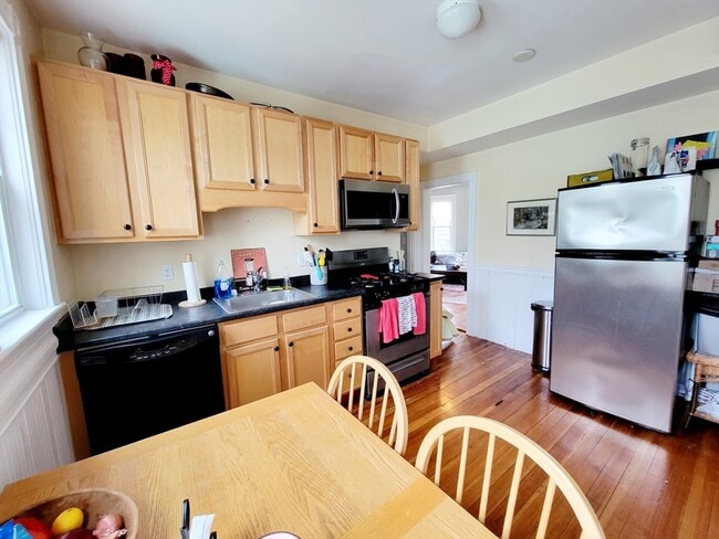 Building Photo - 86 Conwell Ave Unit 2