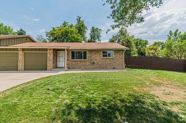 Building Photo - Spacious 3BD, 2BA Lakewood Half-Duplex wit... Rental