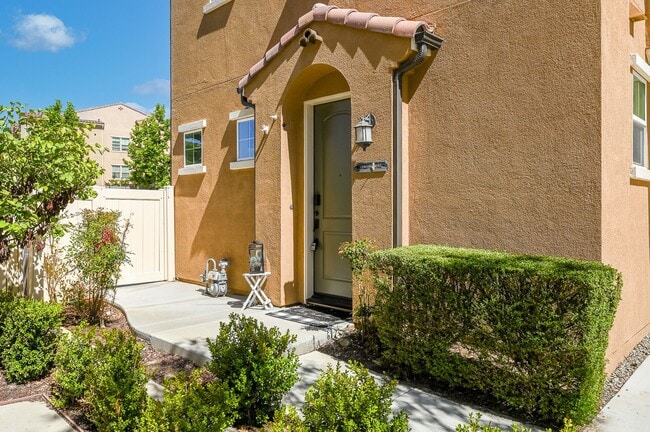 Building Photo - 4 Bedroom Townhome for rent In Murrieta