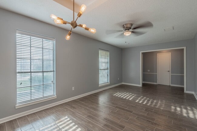 Photo - 423 Gentilly Dr