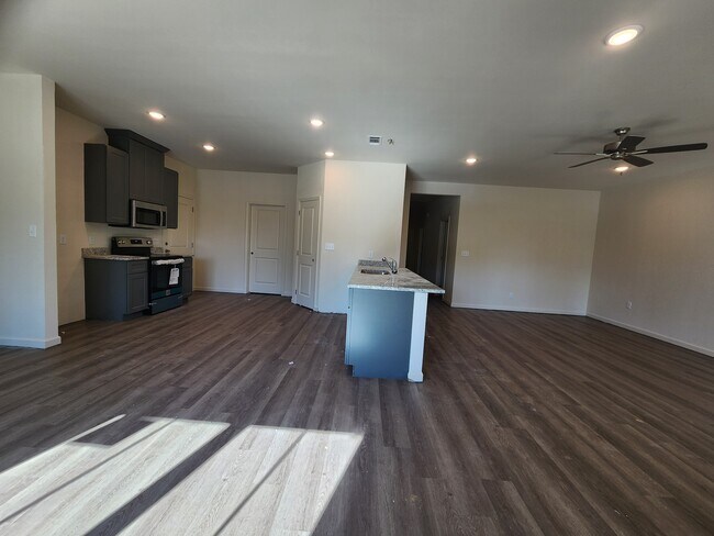 Photo - 20999 Oregon St