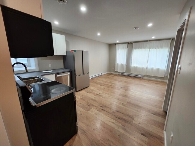 Photo - 210 Canterbury St Unit 3