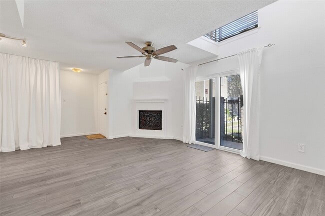 Photo - 2800 Jeanetta St Unidad 2104