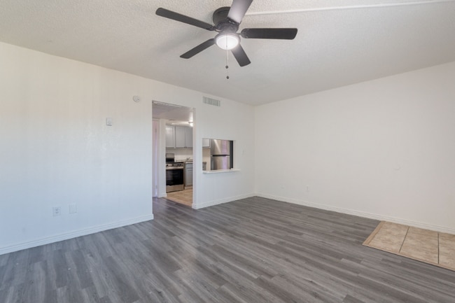 Photo - 3222 W Indian School Rd Unidad b242