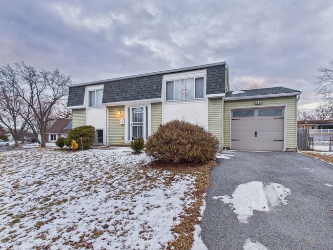 Building Photo - 17681 Country Club Ln