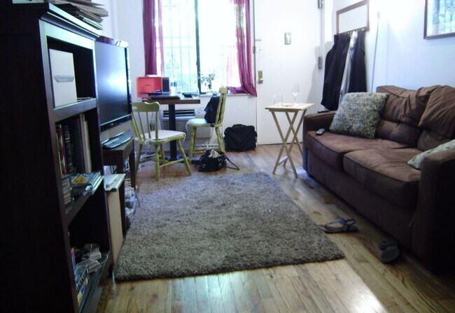 Photo - 530 W 47th St Unidad 1D