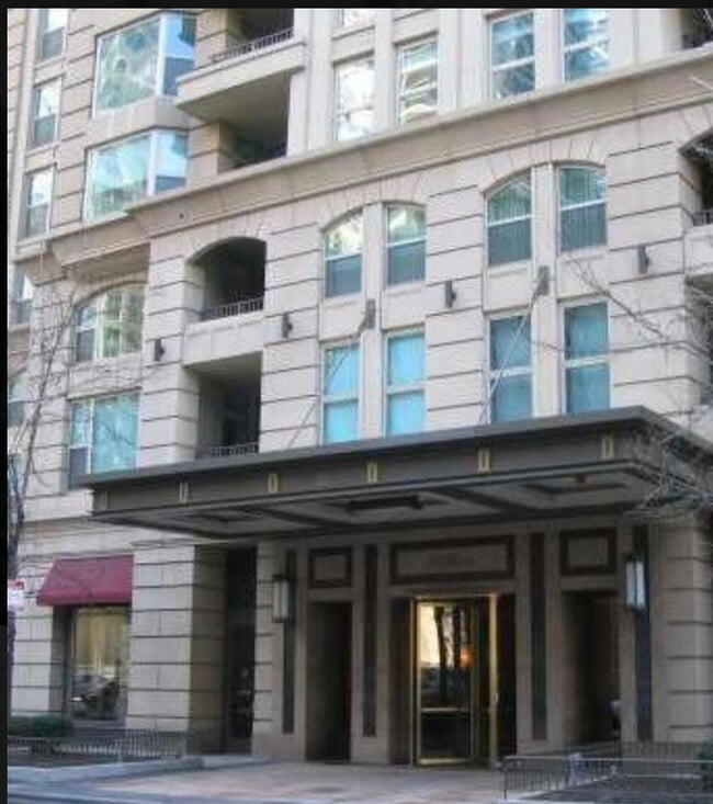Building Photo - 25 E Superior St Unit 501