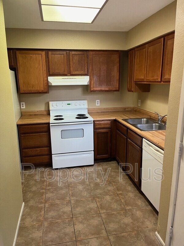 Photo - 1245 W 1st St