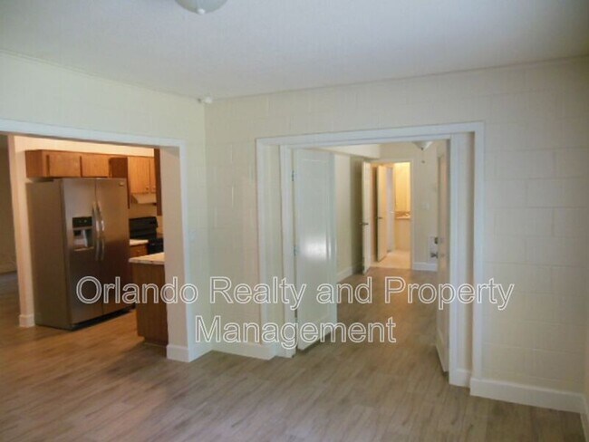 Photo - 404 Oakhurst St