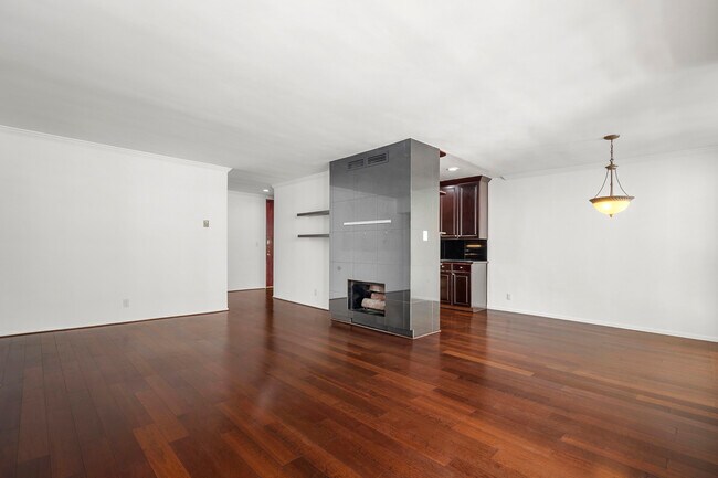 Photo - 1010 N Kings Rd Unit 202