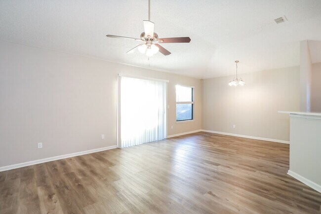 2712 Secret Harbor Dr