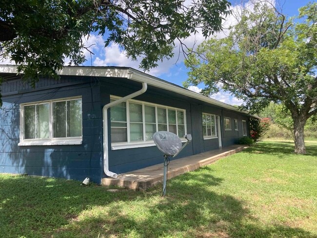 Building Photo - 1635 River Oaks Dr Rental