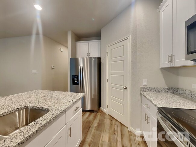 Photo - 13643 Emerson Wy