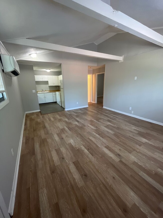 2 bedroom/1 bath duplex - 2 bedroom/1 bath duplex House