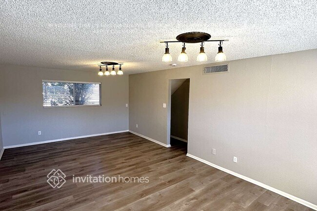 Photo - 3807 W Columbine Dr