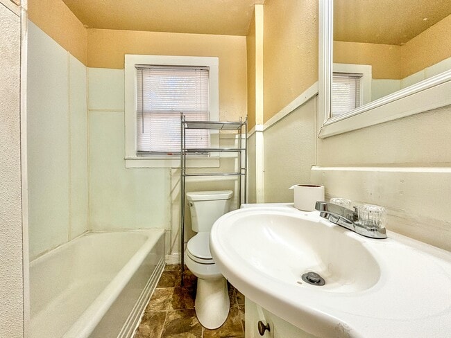 Photo - 162 W Faust St