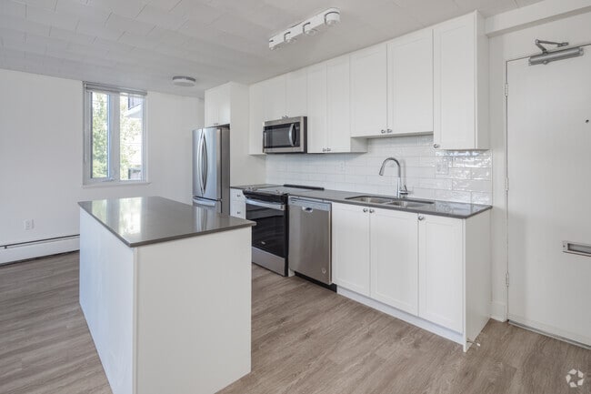 Interior Photo - 1320 Bute Street