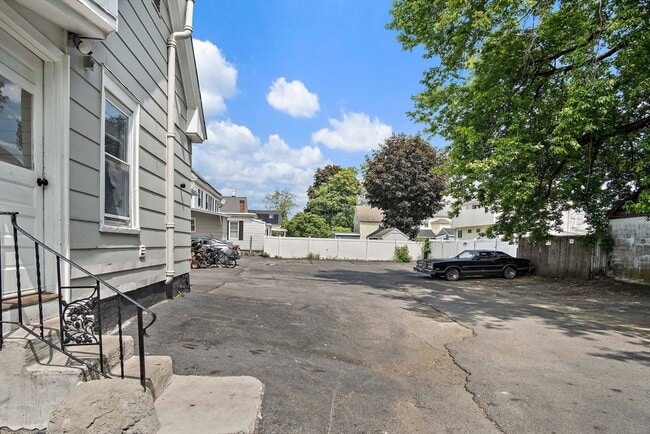 Building Photo - 38 London St Unit 38
