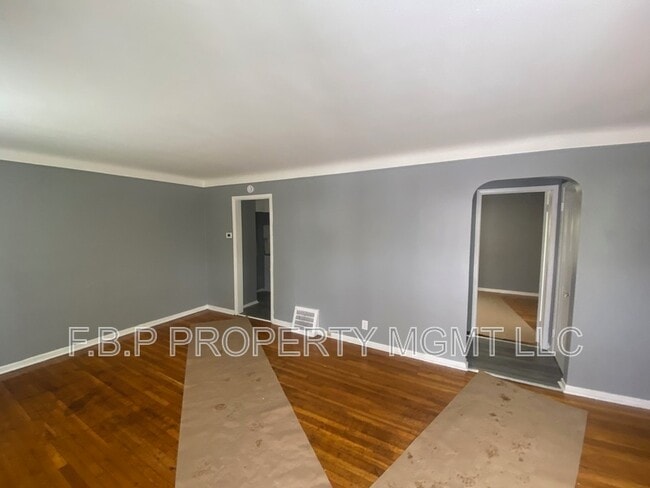 Photo - 17190 Ontario St