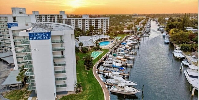 Photo - 2731 NE 14th Street Causeway Unidad 335