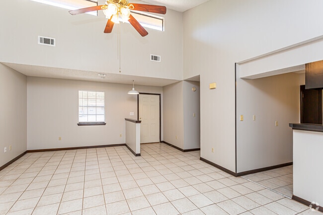 2BR, 1BR - 834SF