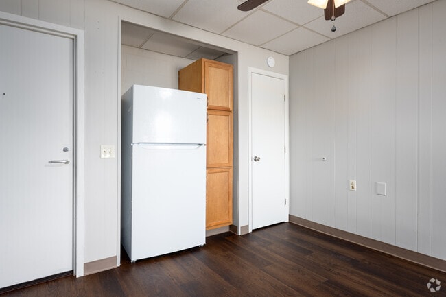 1BR, 1BA - 480SF - Dining Room