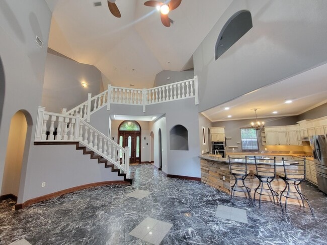 Building Photo - 516 Lakeview St Rental