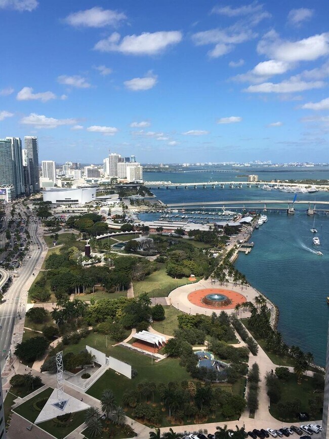 Building Photo - 325 S Biscayne Blvd Unit 4320
