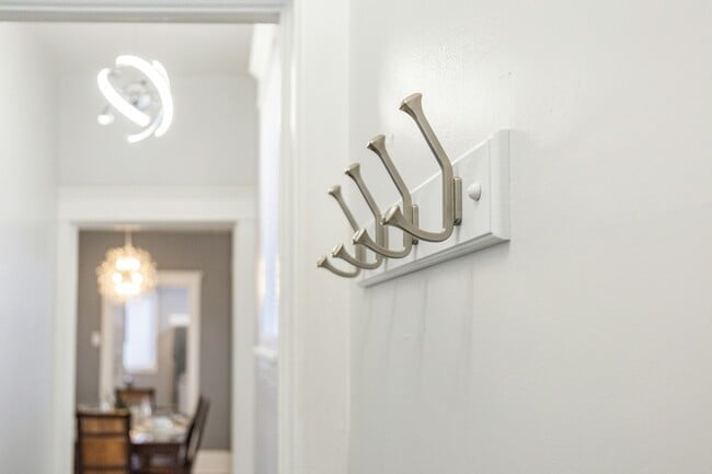 Photo - 422 N 15th Ave E