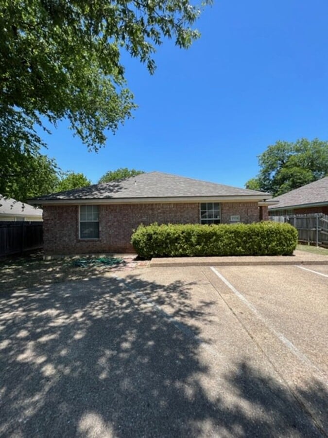 4 Bed 2 Bath - 4 Bed 2 Bath