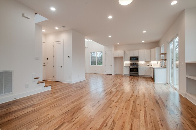 Photo - 3107 Mc Combs Ave