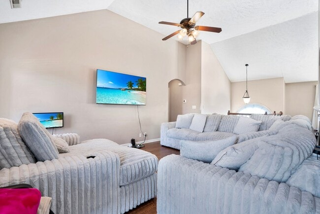 Photo - 1213 Chinook Cir