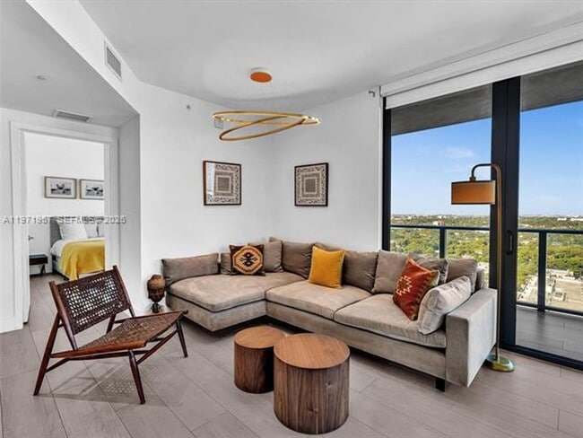 Photo - 121 NE 34th St Unidad 121 NE 34th St  2016