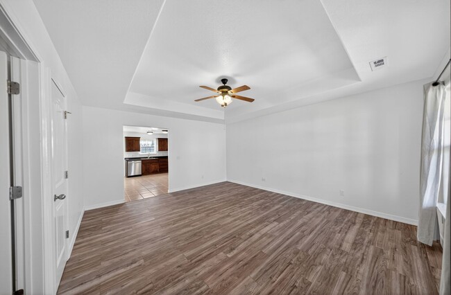 Photo - Are you looking for a short term rental. Look No further!!
