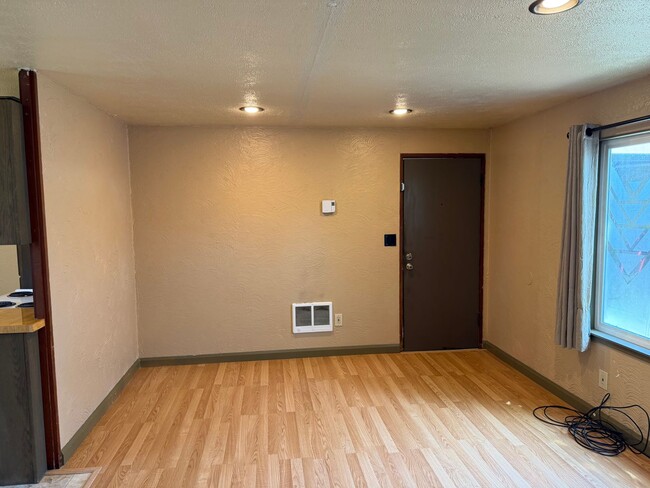 Photo - 1 bedroom, 1 bath duplex in Springfield!