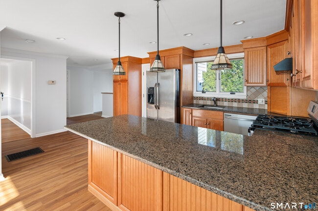 Photo - 37 Gaymoor Dr