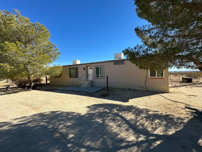 Gorgeous Mobile Home with a Big Backyard - Gorgeous Mobile Home with a Big Backyard